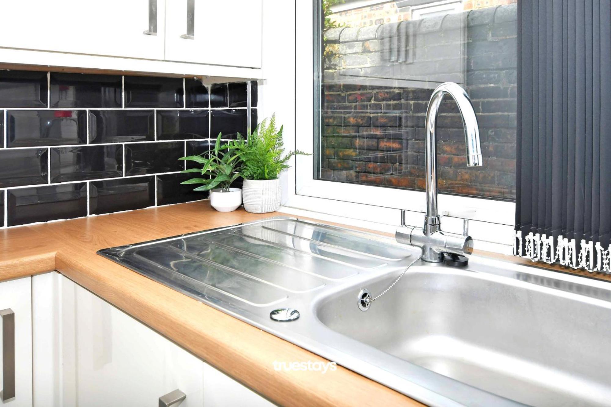 Gilman House By Truestays - 4 Bedroom House In Stoke-On-Trent Etruria Exterior photo